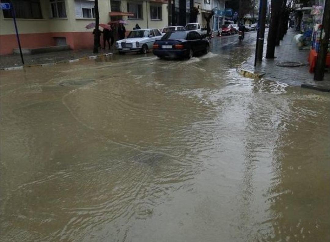 Salihli&rsquo;de Toprak Kayması