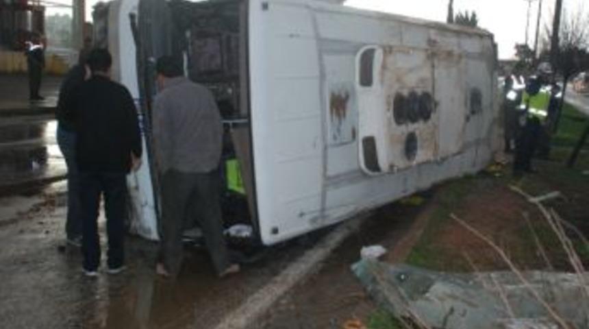 Torbalı'da Trafik Kazası: 21 Yaralı