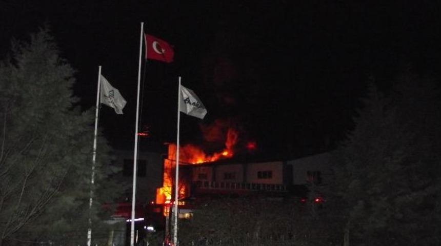 Patlamada Yaralanan İş&ccedil;i Yakınlarını Sakinleştirdi