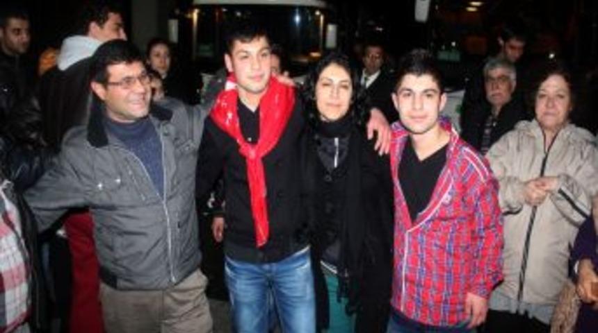 'Kınalı Kuzular' Askere Uğurlanıyor