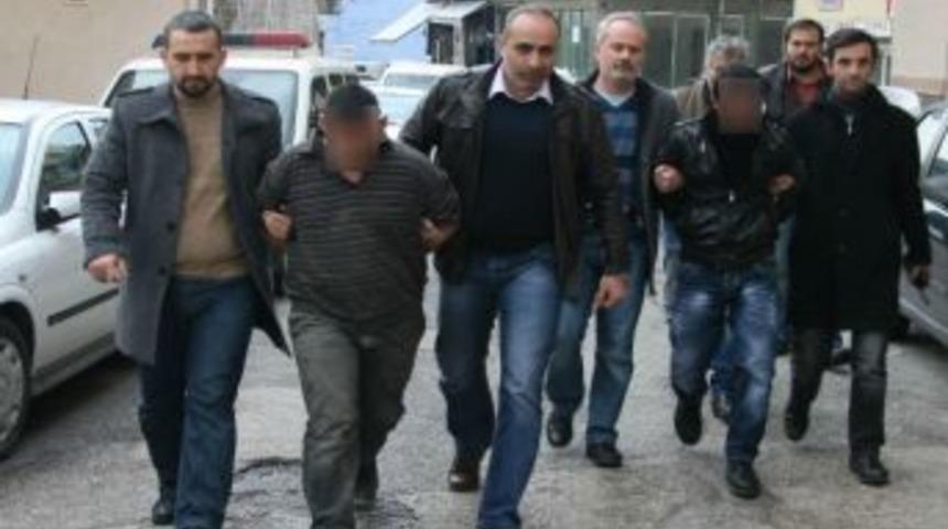 Sigara İ&ccedil;irmeyen Taksiciye Bı&ccedil;aklı Gasp