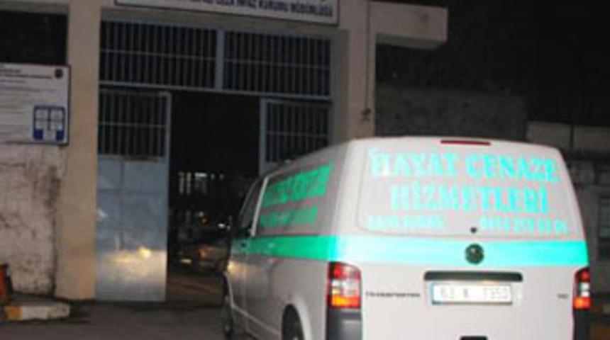 Cezaevinde kendini astı