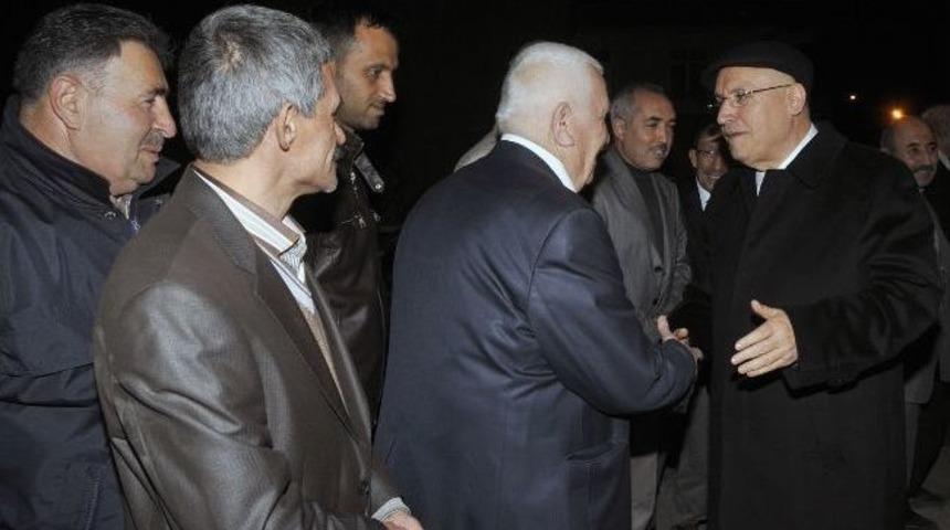 Yaşar, Yuva K&ouml;y&uuml;n&uuml; Ziyaret Etti