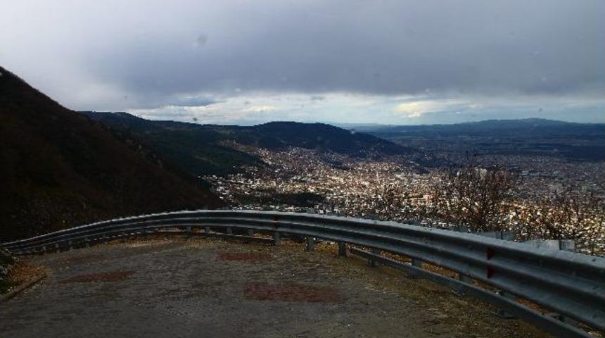 Zeyniler K&ouml;y&uuml; Yolu Yıllar Sonra Bariyerlerine Kavuştu