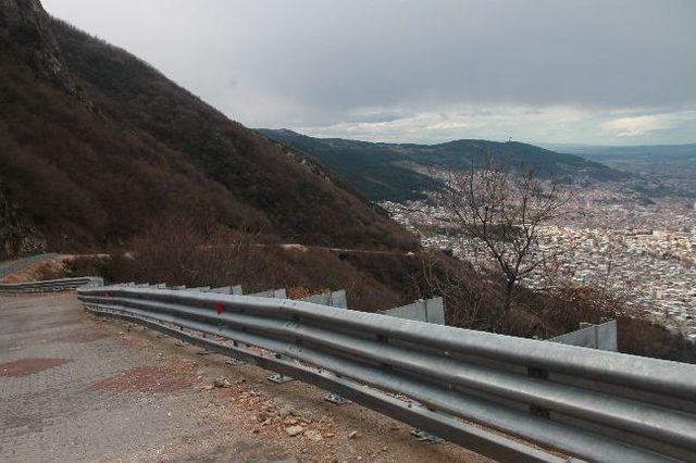 Zeyniler Köyü Yolu Yıllar Sonra Bariyerlerine Kavuştu