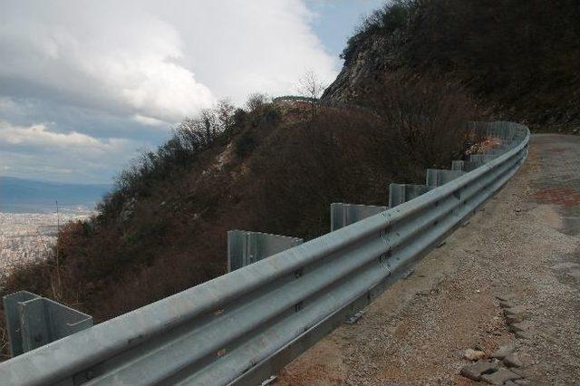 Zeyniler Köyü Yolu Yıllar Sonra Bariyerlerine Kavuştu