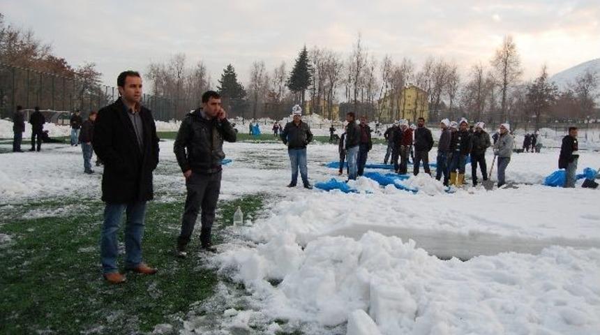 Tatvan Stadı Ma&ccedil; Yapılmaya Hazır Hale Getirildi