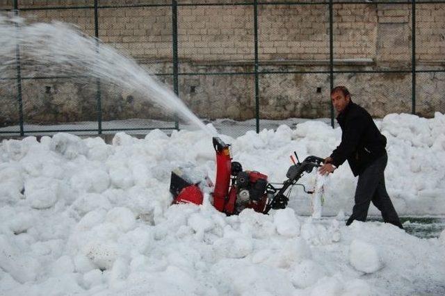 Tatvan Stadı Ma&ccedil; Yapılmaya Hazır Hale Getirildi 2