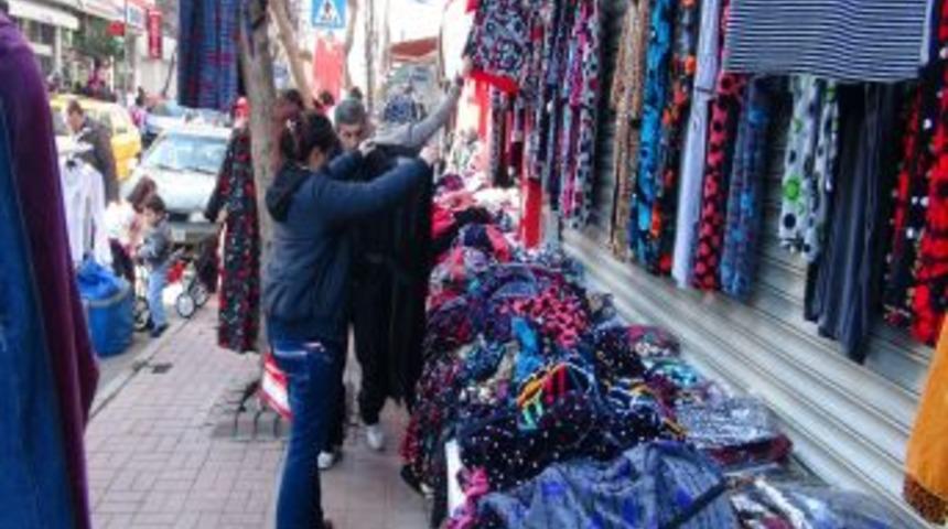 Seyyar Satıcılar Tarihi Yarımada'da Y&uuml;r&uuml;yecek Yer Bırakmadı