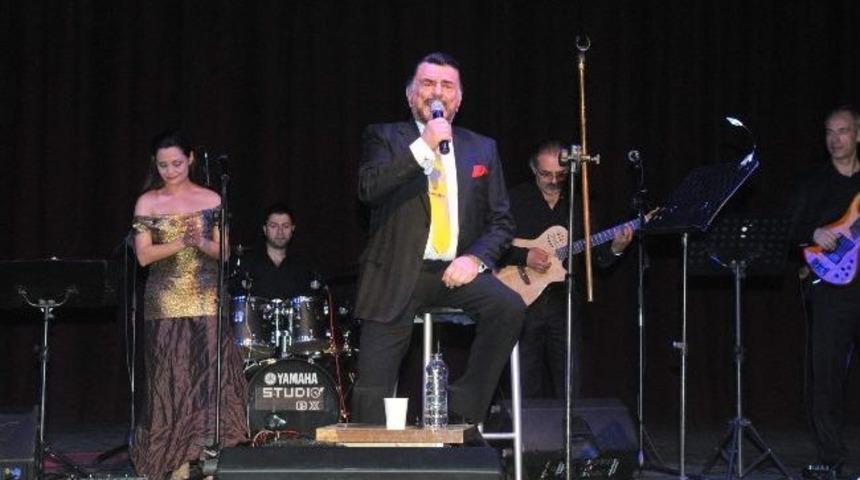 Romantik Prens Alpay, Nil&uuml;feri Mest Etti