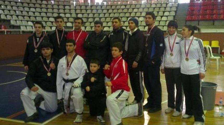 Tekvandoda Şahinbey Belediye Gen&ccedil;lik Spor R&uuml;zgarı Esti