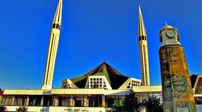 Ak&ccedil;akoca Merkez Camii Işıklandırılıyor