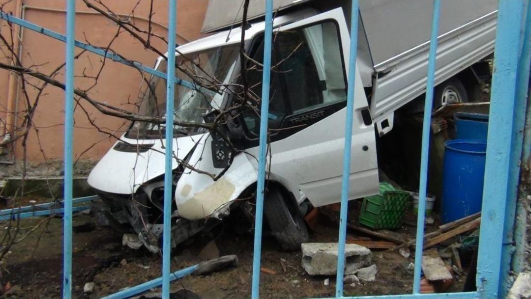 S&uuml;r&uuml;c&uuml;, Yan Koltuğa Atlayarak Hayatta Kaldı