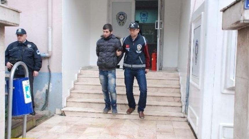 Doktora Kızıp Hastanenin Camlarını Kırdılar