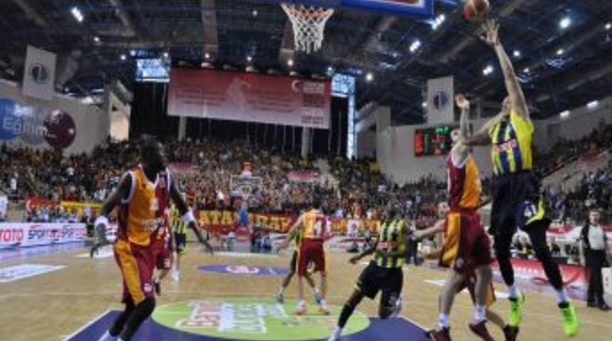 Galatasaray'ı 63-57 Yenen Fenerbah&ccedil;e &Uuml;lker T&uuml;rkiye Kupası'nın Sahibi Oldu