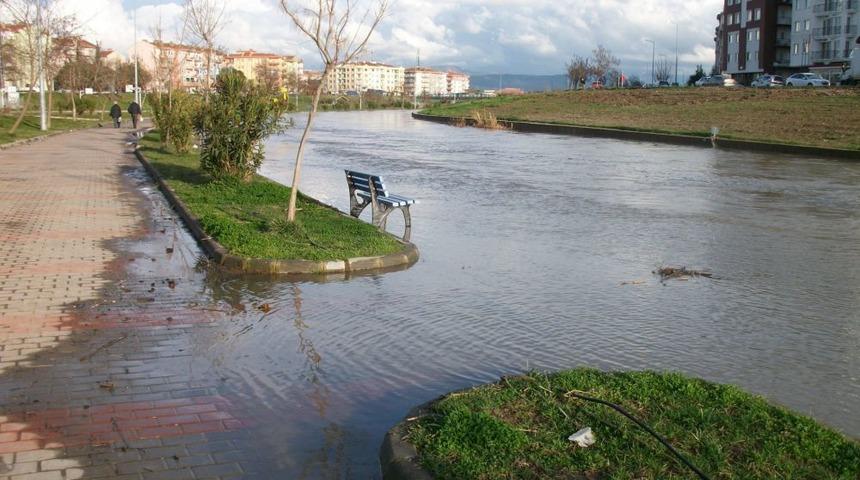 &Ccedil;anakkale'de Sarı&ccedil;ay Taştı