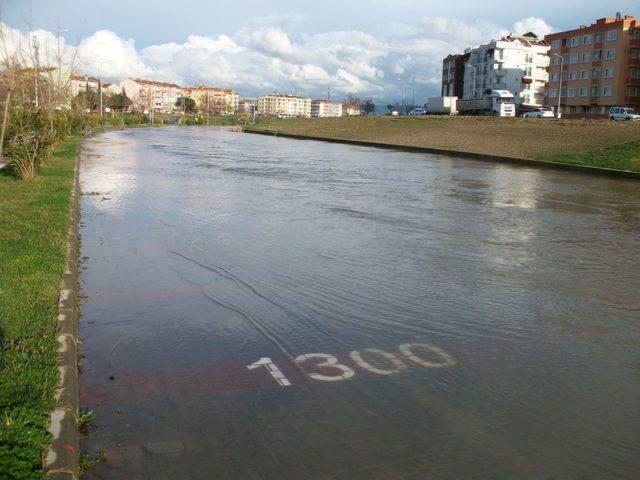 Çanakkale de Sarıçay Taştı 1