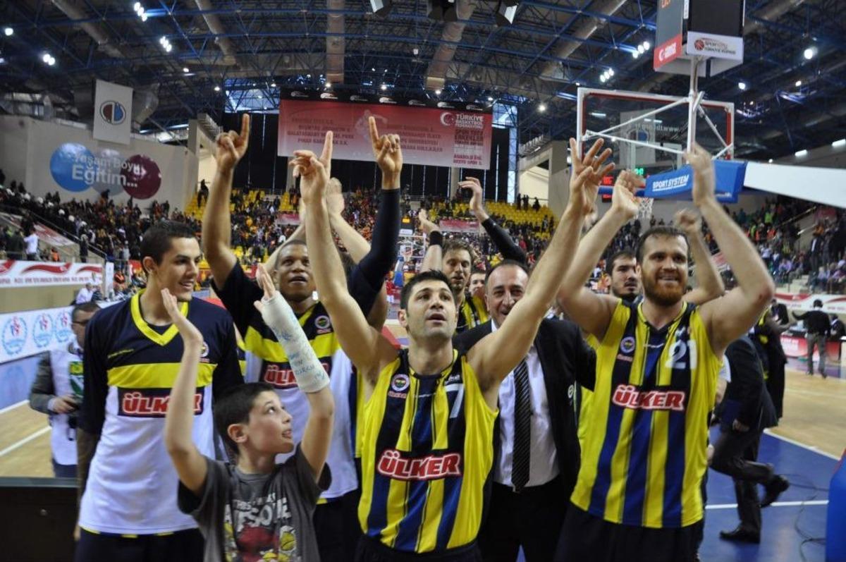 Fenerbah&ccedil;e &Uuml;lker: 63 - Galatasaray Medical Park: 57
