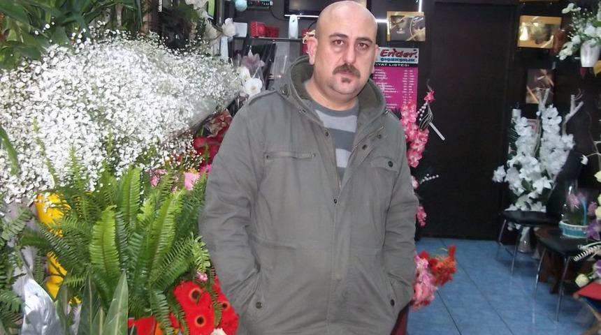 'Sevgililer G&uuml;n&uuml;' Yaklaşırken &Ccedil;i&ccedil;ekler Vitrinlerde Yer Almaya Başladı