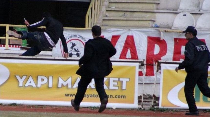 Yeşil Sahada Bı&ccedil;aklı Dehşet