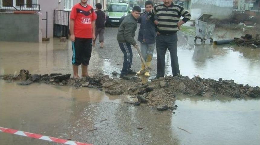 Burhaniye&rsquo;de Şiddetli Yağış