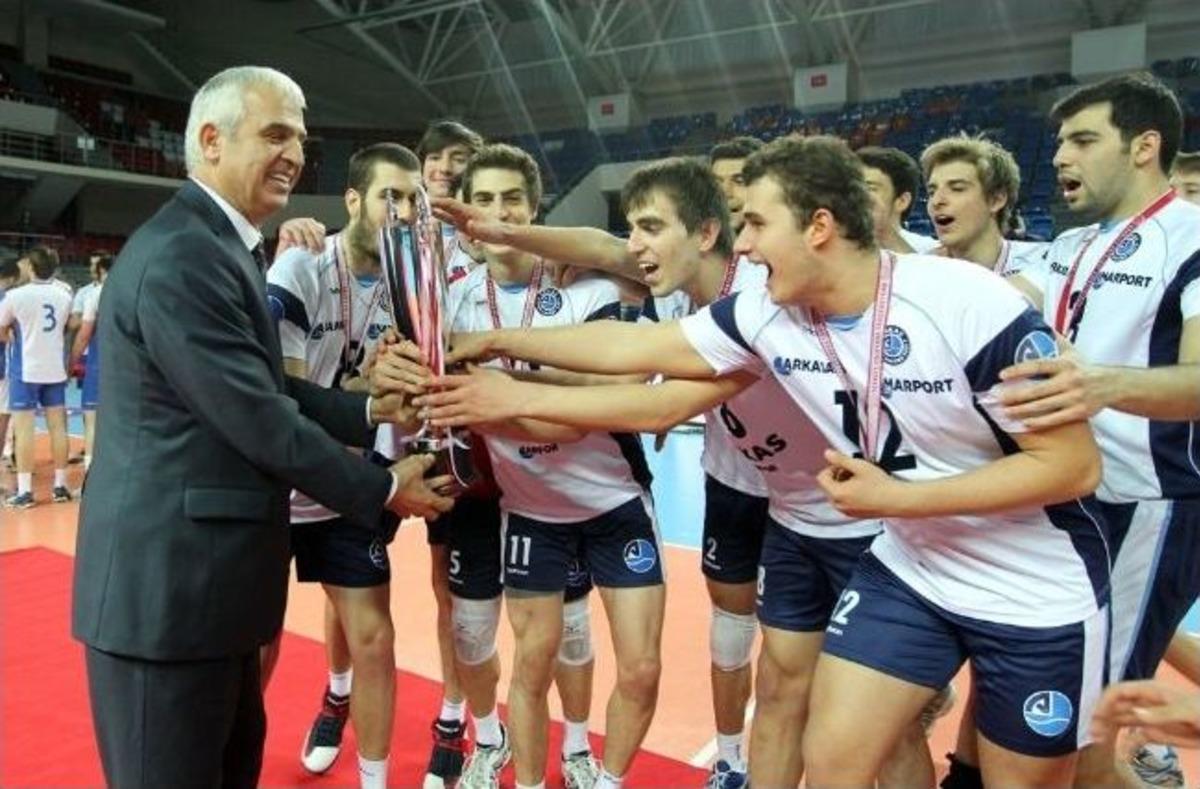 Vakıfbank Ve Arkas Kupayı Kaldırdı
