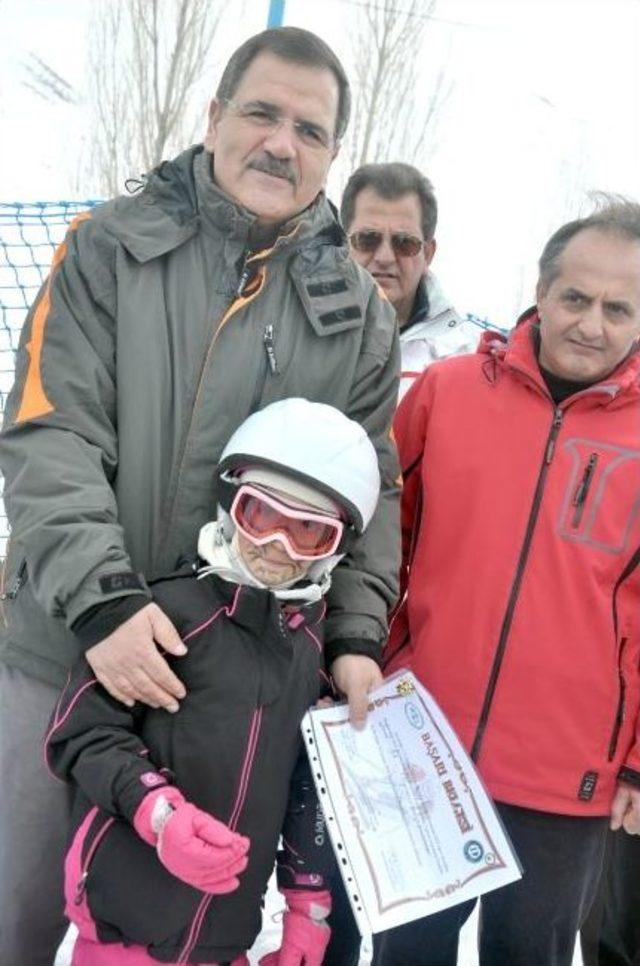 Dsi&rsquo;den Minik Kayak&ccedil;ılara Sertifika 1