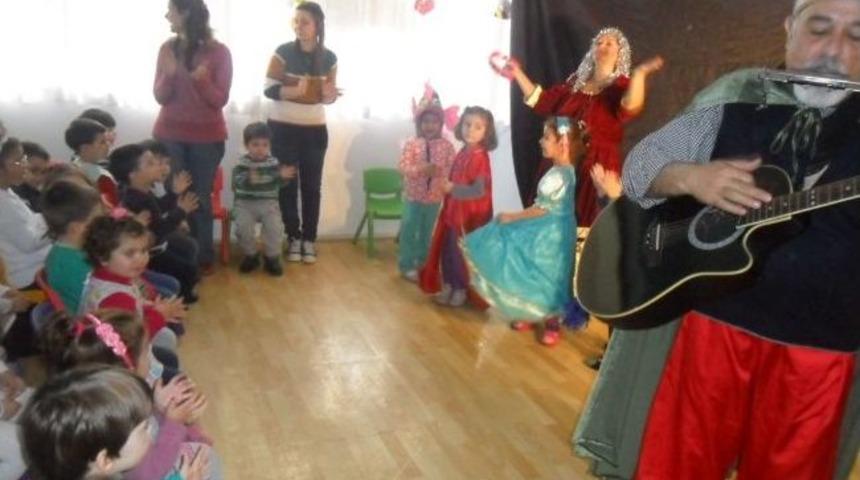Minik &Ouml;ğrencilerin Tiyatro Keyfi