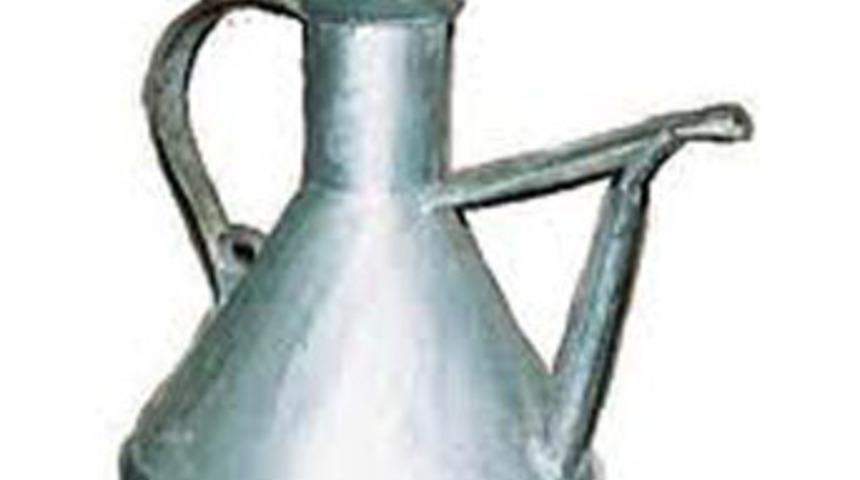 Karısını ibrikle d&ouml;vd&uuml;