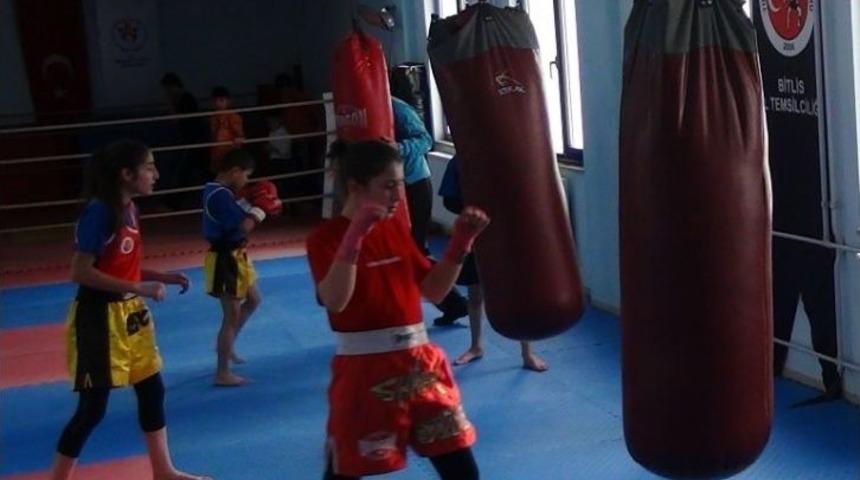 Bitlisli Sporcular Muay Thai T&uuml;rkiye Şampiyonasına Hazırlanıyorlar