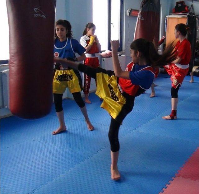 Bitlisli Sporcular Muay Thai Türkiye Şampiyonasına Hazırlanıyorlar