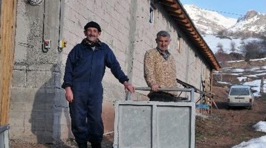 Otunu Rayla, S&uuml;t&uuml;n&uuml; Teleferikle Taşıyor