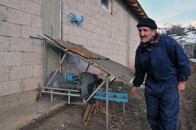 Otunu Rayla, Sütünü Teleferikle Taşıyor