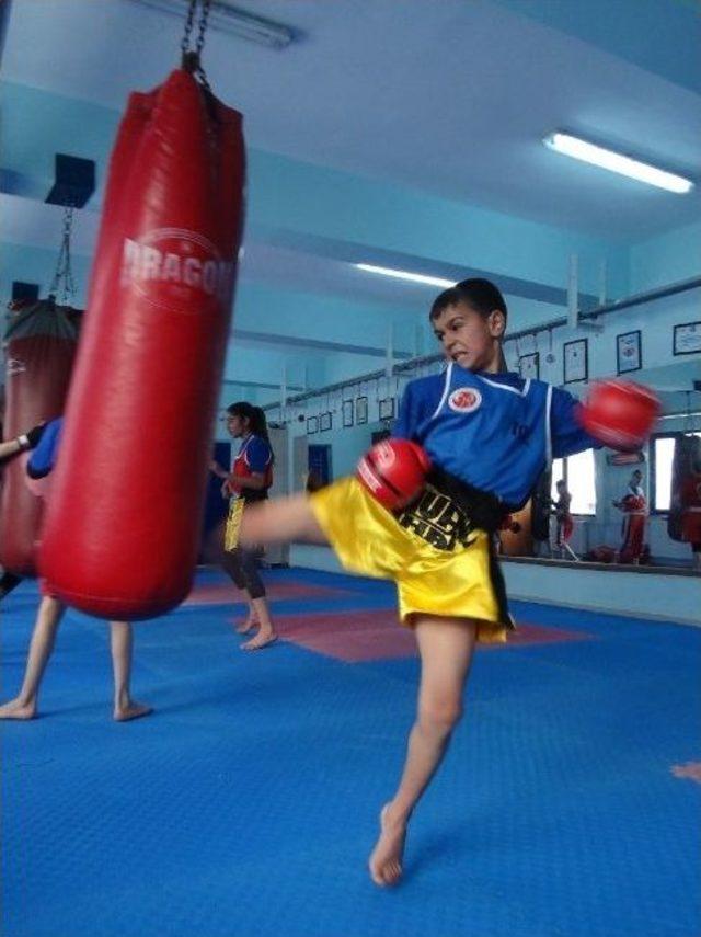 Sporcuların Muay Thai Türkiye Şampiyonası Hazırlığı