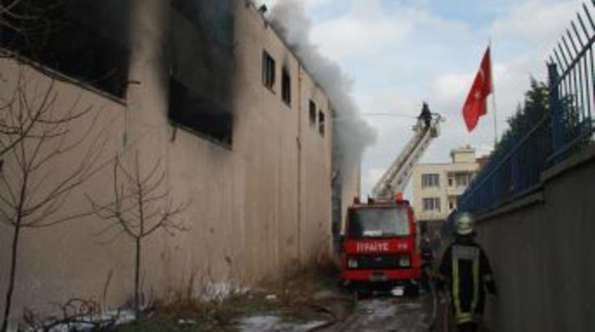 Tekstil Fabrikasındaki Yangın 3 Saatte S&ouml;nd&uuml;r&uuml;ld&uuml;