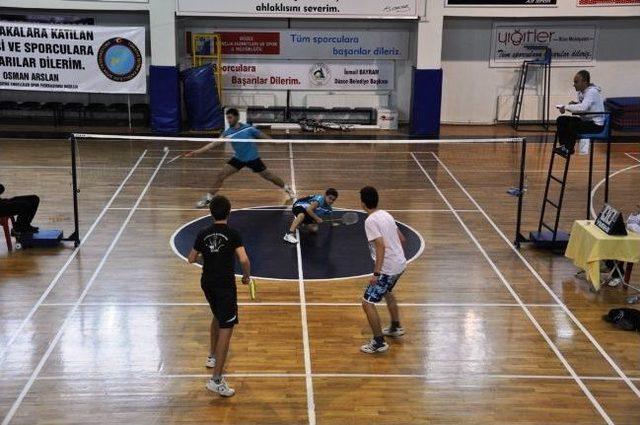 D&uuml;zce de Sessizler Badminton Ligi Oynandı 1