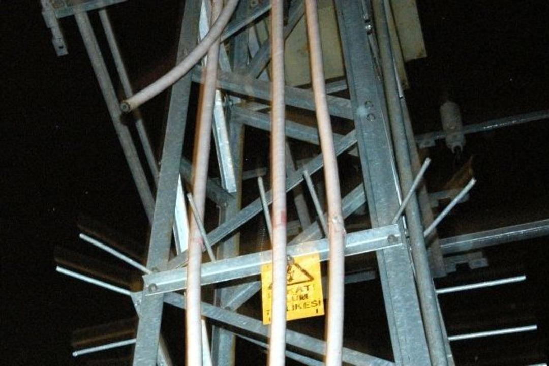 Hırsızlar Gsm Direklerine Dadandı