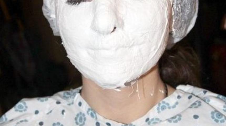 İzmir Mask M&uuml;zesi Yaşayanları &Ouml;l&uuml;ms&uuml;zleştiriyor