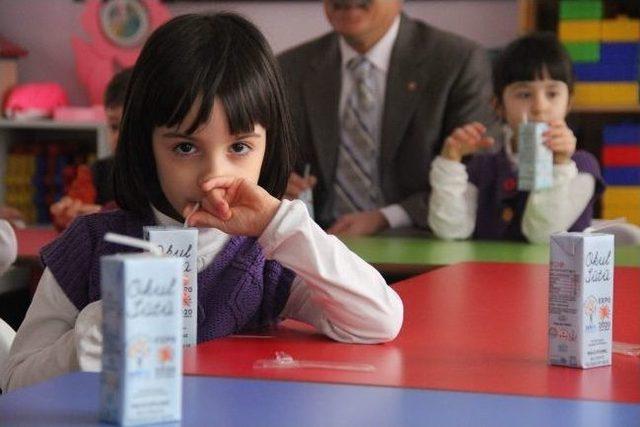 Bursa&rsquo;da 200 Bin &Ouml;ğrenci Okul S&uuml;t&uuml; İ&ccedil;ecek 2