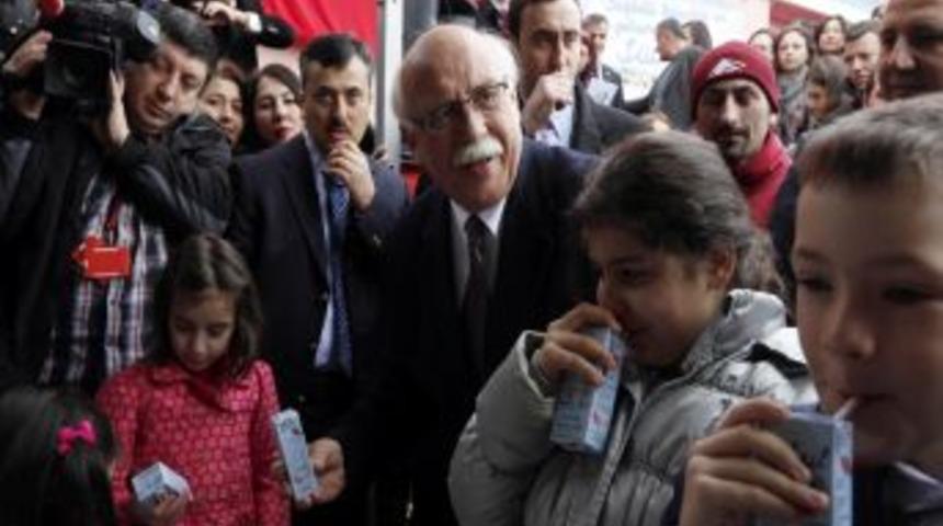 Bakan Eker: S&uuml;tten Rahatsızlanan &Ouml;ğrencilere Okul S&uuml;t&uuml; Dağıtılmayacak