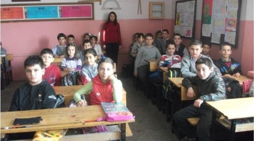 Anız Yakmanın &Ouml;n&uuml;ne Ge&ccedil;ilemeyince Eğitime &Ccedil;ocuklardan Başladılar