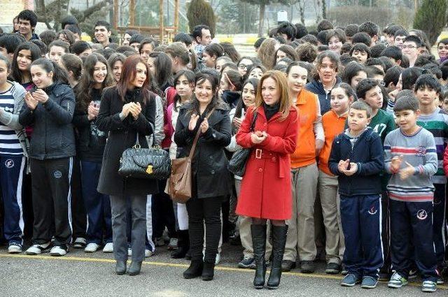 Kardelen Koleji 2012-2013 Eğitim Öğretim Yılı İkinci Yarı Yılı Düzenlenen Tören İle Başladı