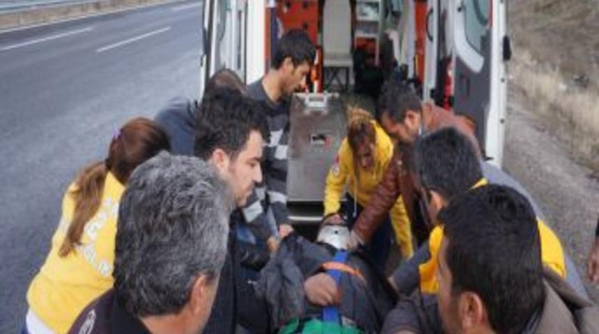 Mardin'den D&uuml;ğ&uuml;n I&ccedil;in Gelen Aileyi Taşıyan Minib&uuml;s Takla Attı: 6 Yaralı