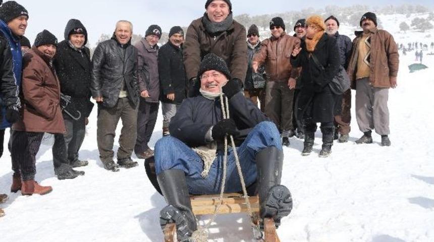 Bozdağ&rsquo;da Kar Şenliği D&uuml;zenlendi