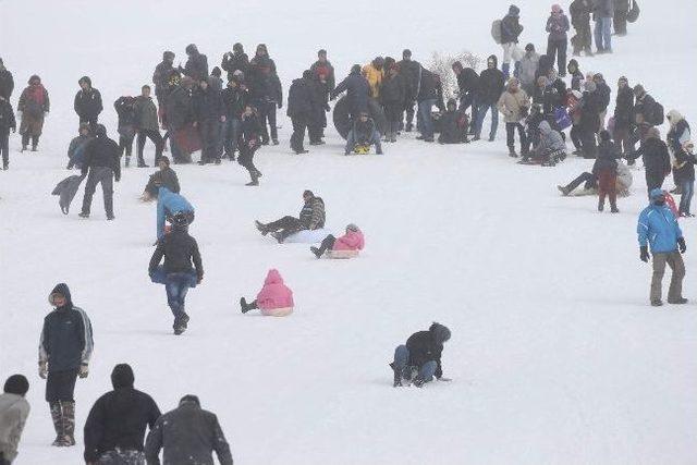 Bozdağ’da Kar Şenliği Düzenlendi