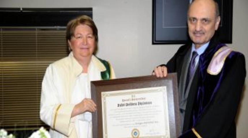 Kocaeli &Uuml;niversitesi'nden Bakan Bayraktar'a Fahri Doktora