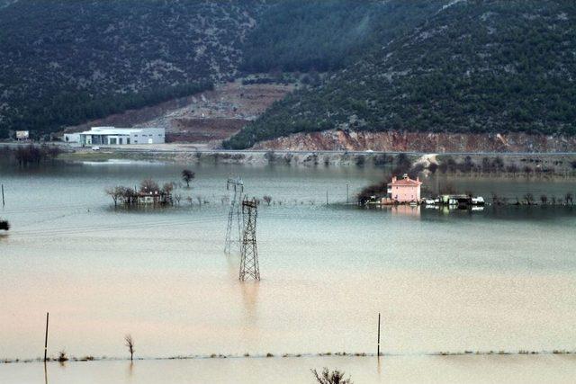 Muğla'da Göle Dönen Tarlalarda Hasar Tespit Çalışmasına Başlandı