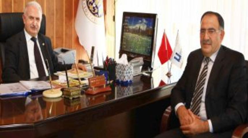 '&Ccedil;&ouml;pe Giden Ekmeğin Parasıyla 80 Hastane Ya Da 500 Okul Yapılabilir'