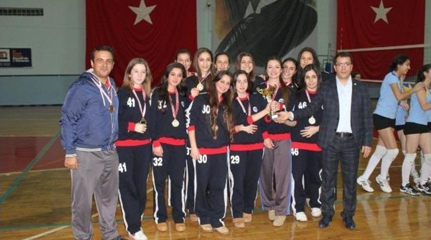 Kağıtspor&rsquo;lu Gen&ccedil; Voleybolcular, Kocaeli İl Birincisi Oldu