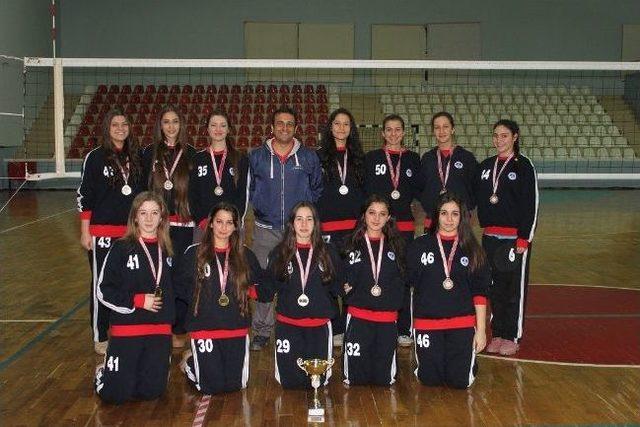 Kağıtspor’lu Genç Voleybolcular, Kocaeli İl Birincisi Oldu